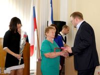Дмитрий Полонский наградил крымских медсестер знаком отличия «За милосердие имени Даши Севастопольской»