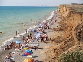 Туристов в Николаевке ждут смертельные пляжи