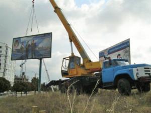 Власти Севастополя приступили к ликвидации незаконных рекламных конструкций