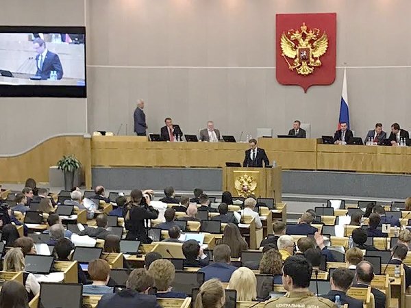 Первый секретарь ЦК ЛКСМ РФ Владимир Исаков выступил на парламентских слушаниях в Госдуме
