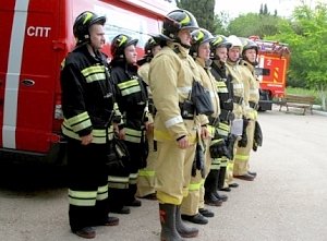 Сотрудники МЧС обеспечивают пожарную безопасность Севастопольской зоны Южного берега Крыма