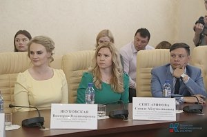 Глава Крыма наградил лучших учителей дипломами и денежными премиями