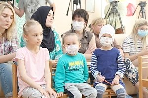 Глава крымского парламента поздравил пациентов Республиканской детской клинической больницы с Международным днем защиты детей