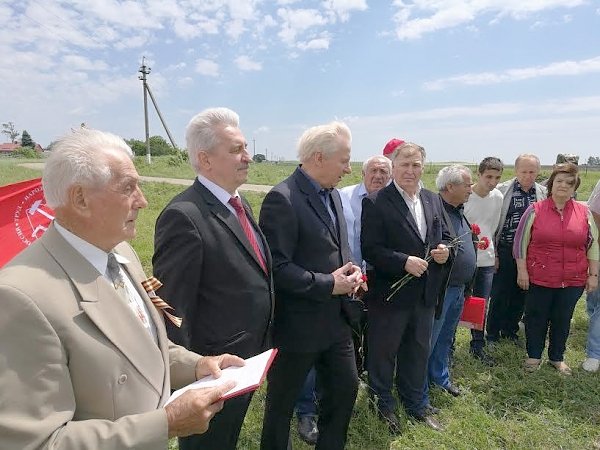 Коммунисты Краснодарского края и Адыгеи восстановили памятник в честь первого хуторского Совета на Кубани
