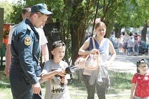 Обеспечение пожарной безопасности и мастер-классы от севастопольских пожарных: специалисты МЧС участвуют в фестивале «Исторический бульвар»