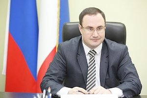Глава Комитета по законодательству Сергей Трофимов выслушал проблемы крымчан