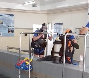 Крымские спасатели учились быть водолазами