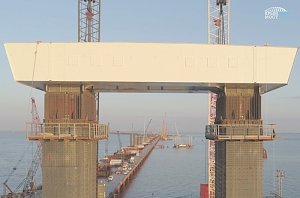 Строители начали монтаж верхних частей самых высоких опор Крымского моста