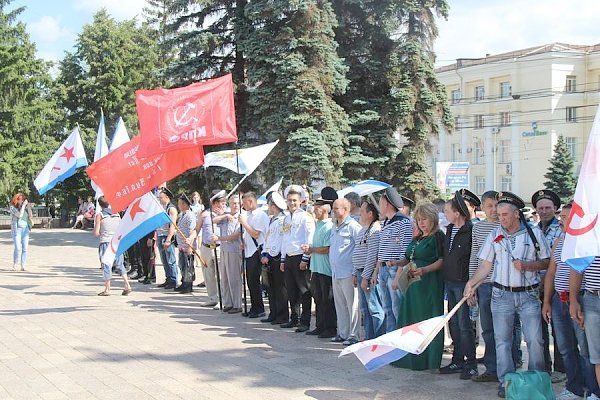Коммунисты Челябинска приняли участие в городском митинге в честь Дня Военно-Морского Флота