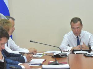 Семь промышленных предприятий Крыма получили статус резидентов СЭЗ, — Медведев