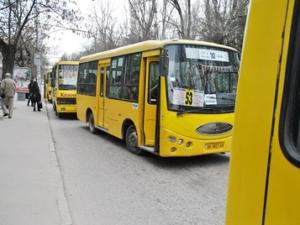 Бахарев собирается привлечь в Симферополь перевозчиков из других регионов России