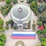 В Севастополе спасатели МЧС торжественно отметили День Государственного флага, развернув 50-метровый триколор