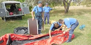 Крымские спасатели отрабатывали навыки оказания помощи на воде