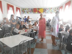 В Керченской специальной школе-интернате прошло посвящение первоклассников