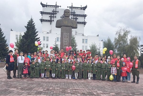 Кызылу -103! Коммунисты Тувы приняли участие в праздничном шествии в День города