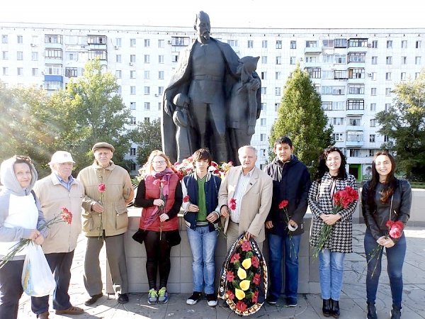 Оренбург. Коммунисты возложили цветы к памятнику Ф.Э. Дзержинского и провели «Дзержинские чтения»