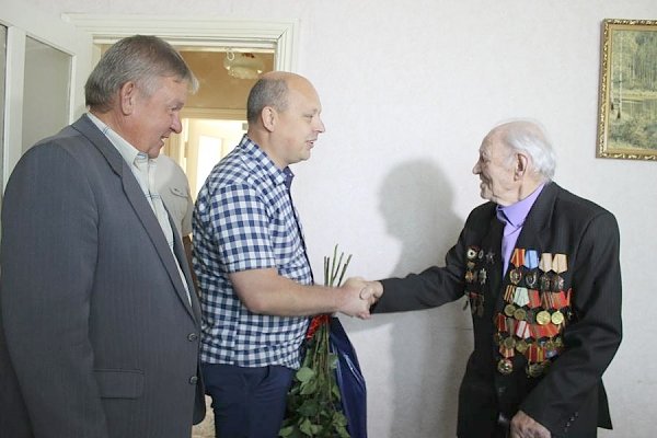 Волгоградская область. Свой 100-летний юбилей отметил человек-легенда, ровесник революции А.М. Долгов