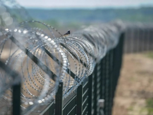 Крымские пограничники установят 50 километров забора на границе Крыма с Украиной