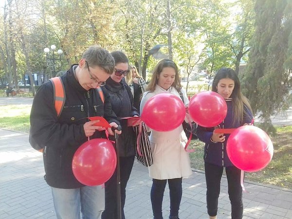 В День рождения Николая Островского белгородские комсомольцы напомнили жителям на улицах города о его произведениях