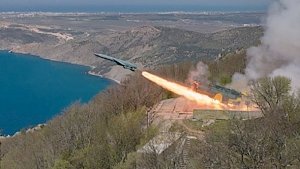 Ракетные стрельбы и дуэль с подлодкой: у берегов Крыма проходят учения