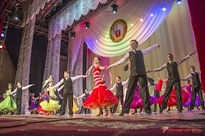 В Керчи учителей поздравили профессиональным праздником