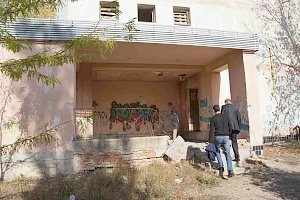 Представители ОНФ провели рейд по заброшенным зданиям в городах Крыма