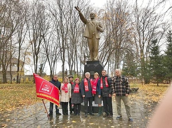 Республика Татарстан. В Нижнекамске коммунисты открыли отреставрированный памятник В.И. Ленину