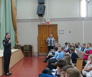 Севастопольские школьники провели интерактивный спектакль по правилам дорожного движения