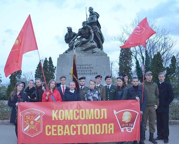 В Севастополе отметили 99-ю годовщину создания ВЛКСМ