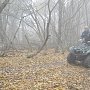В крымских горах можно встретить МЧСников, патрулирующих леса в поисках помощи туристам
