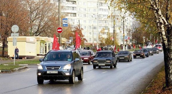Тульский обком КПРФ проводит серию автопробегов в честь 100-летней годовщины Великого Октября