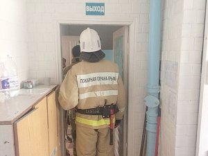 Огнеборцы МЧС провели тренировку по ликвидации пожара в детском саду в Бахчисарайском районе