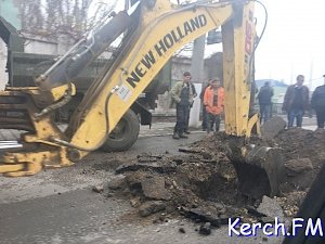 В Керчи на Кирова-Еременко затруднено движение транспорта из-за работ по ремонту