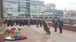 Руководители МВД России почтили память сотрудников, погибших на боевом посту