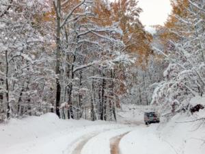 В Крымских горах спасли туриста, решившего взобраться на Чатыр-Даг в туман и снег