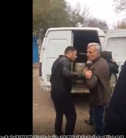 В Керчи продавец хамсы с кулаками кидался на сотрудников администрации