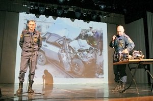 Севастопольские спасатели МЧС России участвовали краш-курсе, посвященному Всемирному дню памяти жертв ДТП