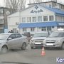 В Керчи столкнулись две иномарки и учебный автомобиль