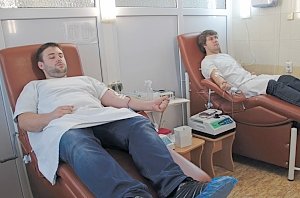 «Центр крови» и «Крымская газета» вновь запустили акцию #донорсгазетой