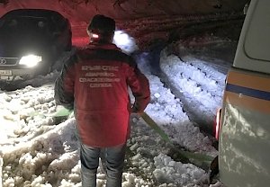 Спасатели МЧС в минувшие выходные три раза вытаскивали автомобилистов из грязи