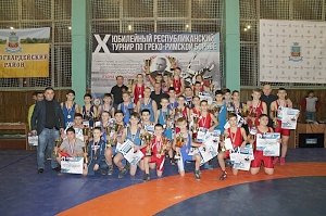 Призёры турнира по греко-римской борьбе памяти Ильи Егудина определены в Красногвардейском районе