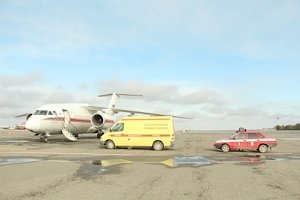 Самолет МЧС России осуществляет санитарную эвакуацию тяжелобольного ребенка из Крыма в Санкт- Петербург