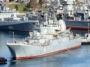 Черноморский БДК остается в строю после столкновения с африканским сухогрузом