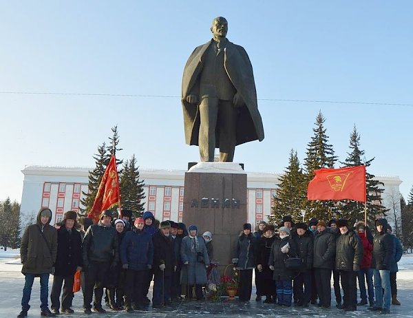 Алтайский край. Барнаульские коммунисты почтили память В.И. Ленина