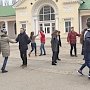 Представители «Молодежки ОНФ» исполнили с крымчанами «Случайный вальс» в годовщину 75-летия победы под Сталинградом