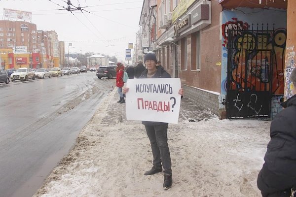В Ярославле коммунисты провели одиночные пикеты, потому как им запретили провести митинг