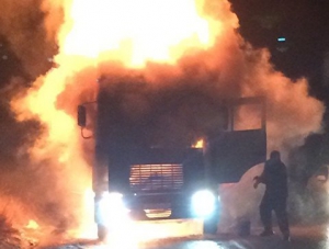 В Крыму целиком сгорел грузовик