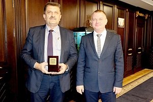 Начальникам ГИБДД и МЧС Керчи вручили почетные награды