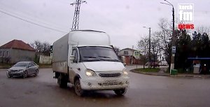 В Керчи на пересечении Годыны-Чкалова чуть не произошла авария