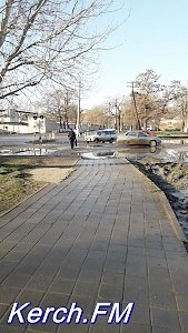 Керчане требуют оборудовать пешеходную дорожку в районе ж/д переезда по Кирова